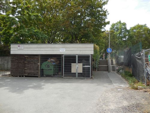 Treppenaufgang (rechts) im Emausweg soll barrierefrei ausgebaut werden Treppenaufgang (rechts) im Emausweg soll barrierefrei ausgebaut werden